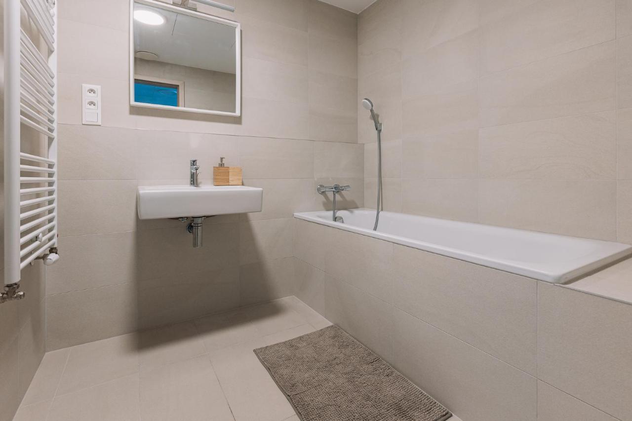 Skau Coral Residence In Sky Park 22 Floor 1Tower Panoramic View Free Parking Братислава Екстериор снимка